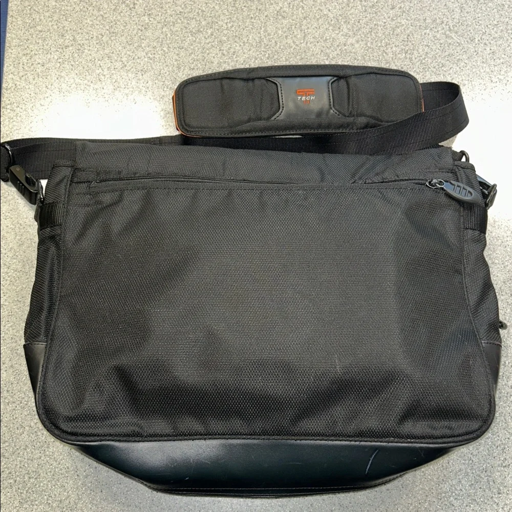 TUMI 508C Black ballistic nylon Messenger Bag/expandable weekender, laptop bag